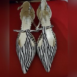 Black and White women's pump